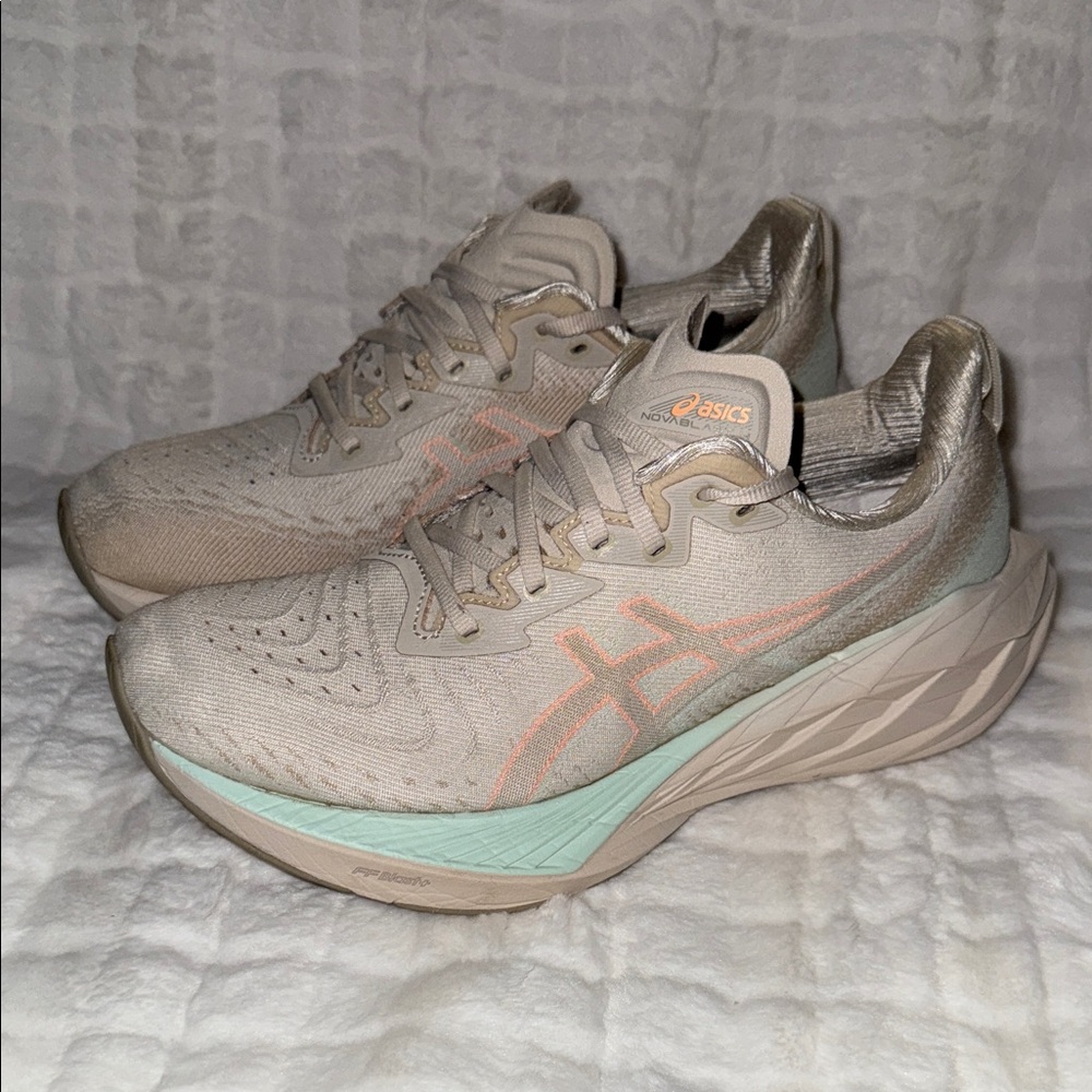 ASICS NOVABLAST 4 Oatmeal Moonrock Women’s 9.5 Running Shoes Sneakers - Picture 2 of 16